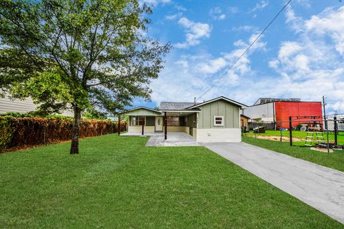 207 E Defee Ave, Baytown, TX, 77520-5112 | Card Image