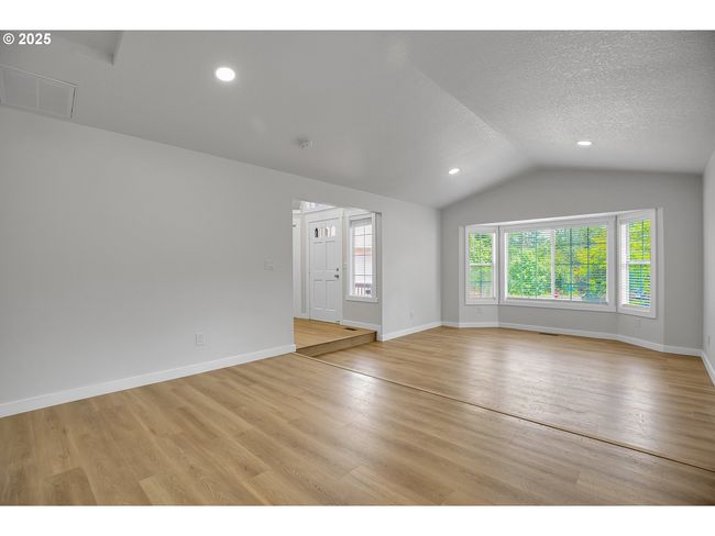 1111 Sw Linneman Ave, House other with 5 bedrooms, 3 bathrooms and 3 parking in Gresham OR | Image 9