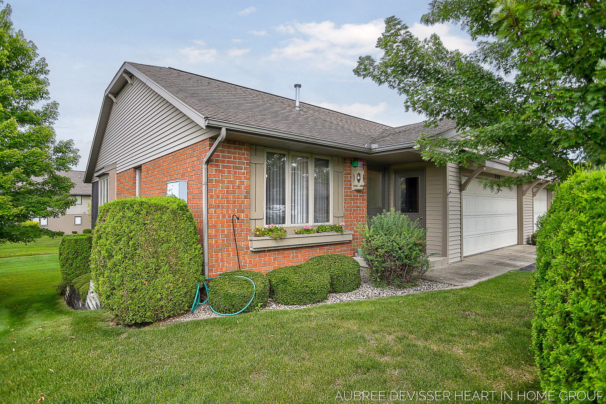 Interlaken Ct, Zeeland, MI 49464