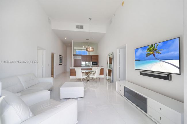 APT-2807 - 475 Brickell Ave, Condo with 2 bedrooms, 2 bathrooms and null parking in Miami FL | Image 7
