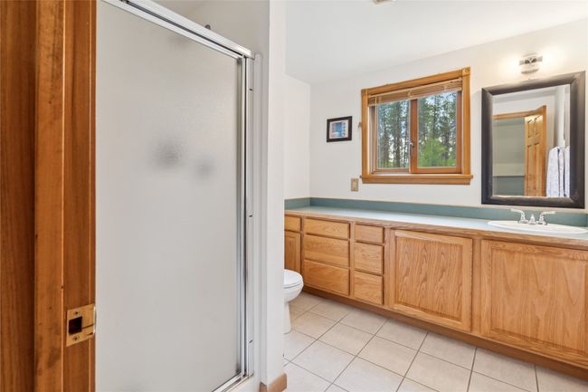 Upstairs Guest Bathroom | Image 39