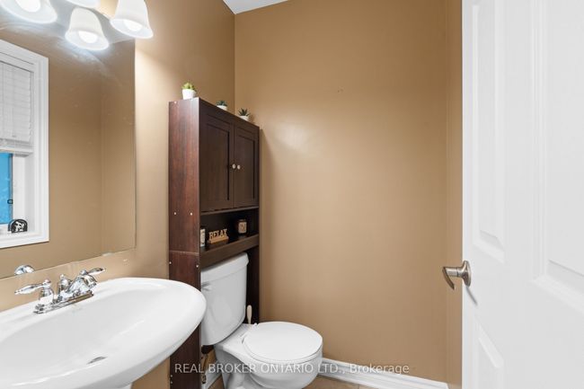 427 Vendevale Ave, House attached with 3 bedrooms, 2 bathrooms and 1 parking in Stittsville ON | Image 18