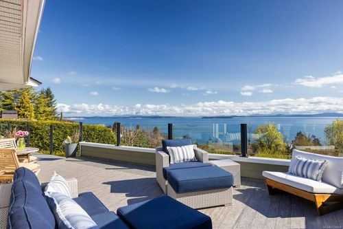 5011 Hilarie Pl, Victoria, BC, V8Y2A4 | Card Image