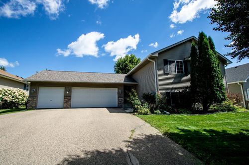2401 Elianna Dr, Northfield, MN, 55057-3285 | Card Image