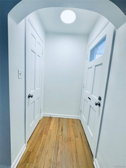 1948 Henrietta St, Birmingham, MI, 48009-4167 | Card Image