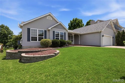 831 Glencorse Dr, Saint Peters, MO, 63304-7568 | Card Image