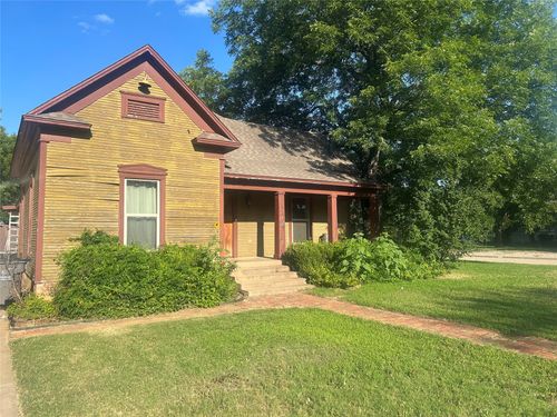 731 Kentucky St, Graham, TX, 76450-3136 | Card Image