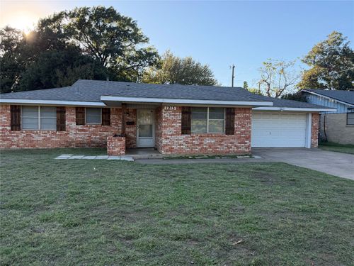 1213 Mary Dr, Hurst, TX, 76053-4466 | Card Image