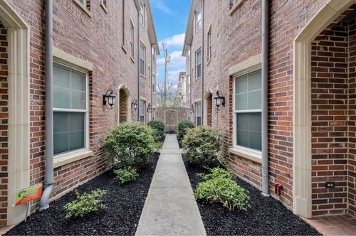 28-3200 Ross Ave, Dallas, TX, 75204-5654 | Card Image