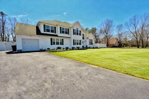 180 Country Rd, Medford, NY, 11763-1636 | Card Image