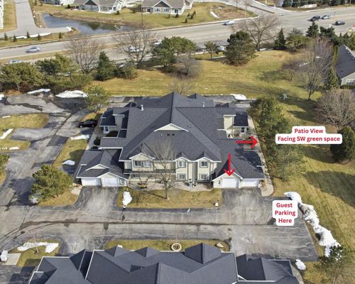 4-W240N2500 E Parkway Meadow Circle, Pewaukee, WI, 53072 | Card Image