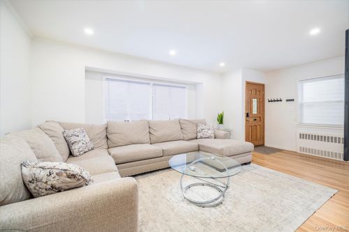 108 Ambrose Ave, Malverne, NY, 11565-1333 | Card Image