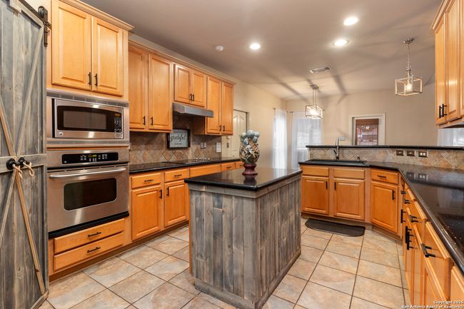 9223 Saucedo Dr, House other with 5 bedrooms, 4 bathrooms and null parking in Helotes TX | Image 6