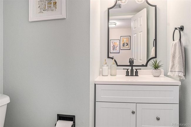 6931 S Knolls Way, Townhouse with 3 bedrooms, 2 bathrooms and 4 parking in Centennial CO | Image 7