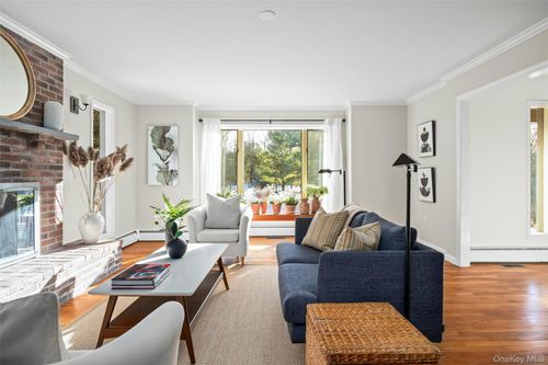 3 Lisa Ct, Red Hook, NY, 12571-2307 | Card Image