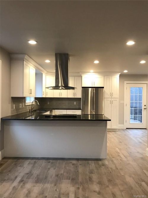 apt-2-237 Tomahawk St, Baldwin Place, NY, 10505-1039 | Card Image