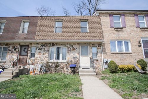 617 Saint Anthony Ln, Upper Darby, PA, 19082-5430 | Card Image