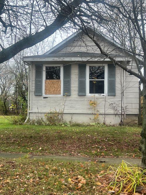 915 Stocker Ave, Flint, MI, 48503-3059 | Card Image