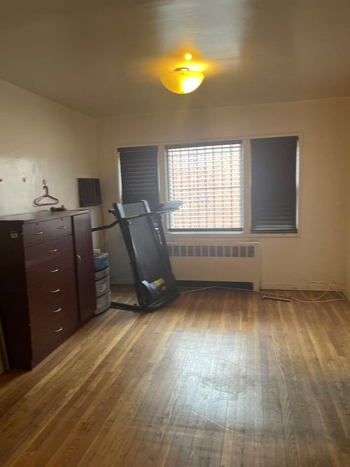 a-68 140th St, Kew Garden Hl, NY, 11367-1639 | Card Image