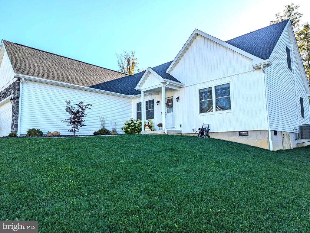 Timberwood Trl, Centre Hall, PA 16828