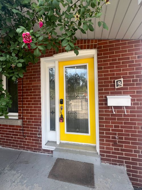 8 Porter Ave, York, ON, M6N2G9 | Card Image