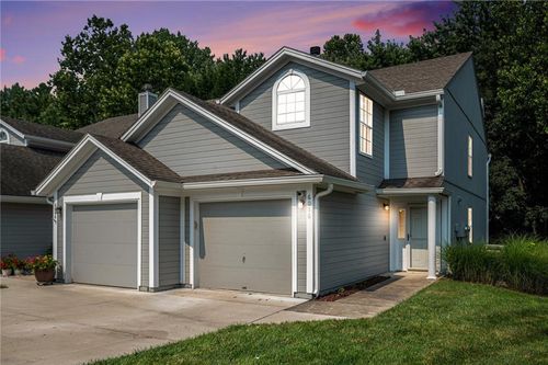 6016 Ne Moonstone Dr, Lee's Summit, MO, 64064-1196 | Card Image