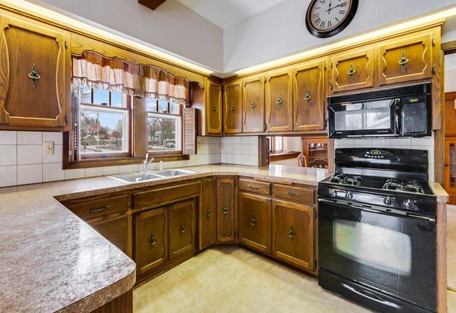 400 4 Th St Sw, House other with 3 bedrooms, 2 bathrooms and null parking in Montgomery MN | Image 6