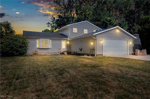 941 Stark St, Sheffield Lake, OH, 44054-2007 | Card Image