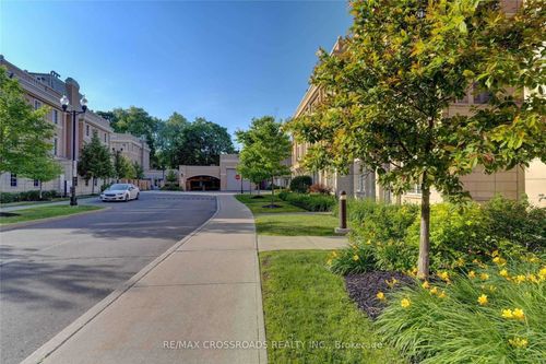 12-20 Hargrave Lane, Toronto, ON, M4N0A4 | Card Image