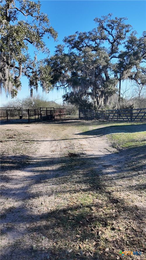 3382 E Fm 1961, Goliad, TX, 77963-3361 | Card Image