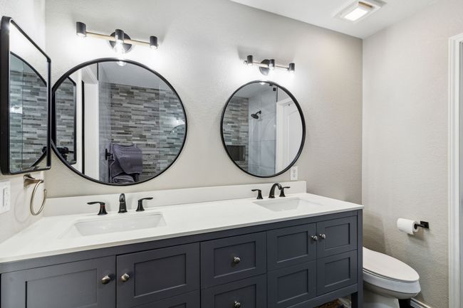 Nicely updated primary bathroom | Image 16