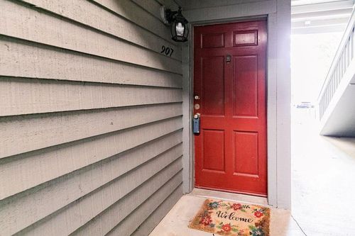 907 Tuxworth Cir, Decatur, GA, 30033-5625 | Card Image