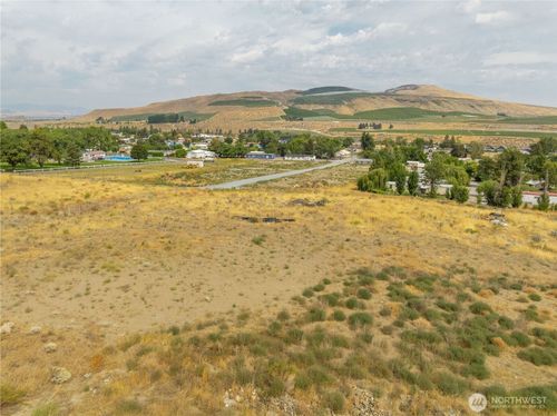 2310 Highland Dr, Bridgeport, WA, 98813-9741 | Card Image