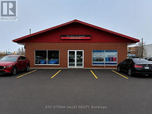 179 Agnes St, Pembroke, ON, K8A0C7 | Card Image