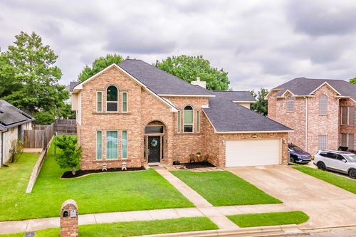 6817 Greenleaf Dr, North Richland Hills, TX, 76182-7047 | Card Image