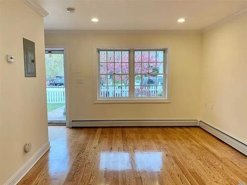 30 Edgewood Rd, Port Washington, NY, 11050-1585 | Card Image