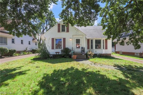 8107 Dartworth Dr, Parma, OH, 44129-3933 | Card Image