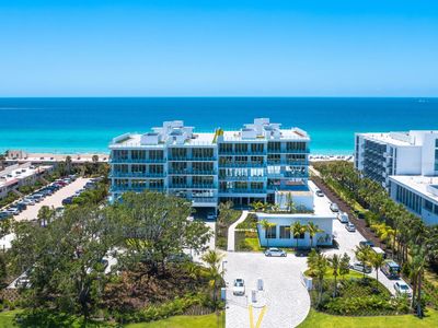 402 - 4651 Gulf Of Mexico Drive, Condo with 4 bedrooms, 4 bathrooms and null parking in Longboat Key FL | Image 1