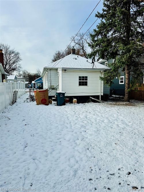 23084 Berdeno Ave, Hazel Park, MI, 48030-1371 | Card Image