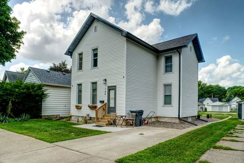 148 Fayette St, Clinton, IA, 52732-7112 | Card Image