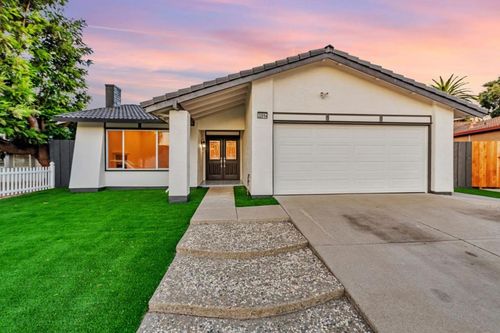 32814 Shaver Lake St, Fremont, CA, 94555-1085 | Card Image