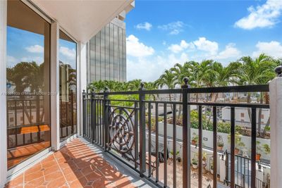 606 - 357 Almeria Ave, Condo with 2 bedrooms, 2 bathrooms and null parking in Coral Gables FL | Image 2