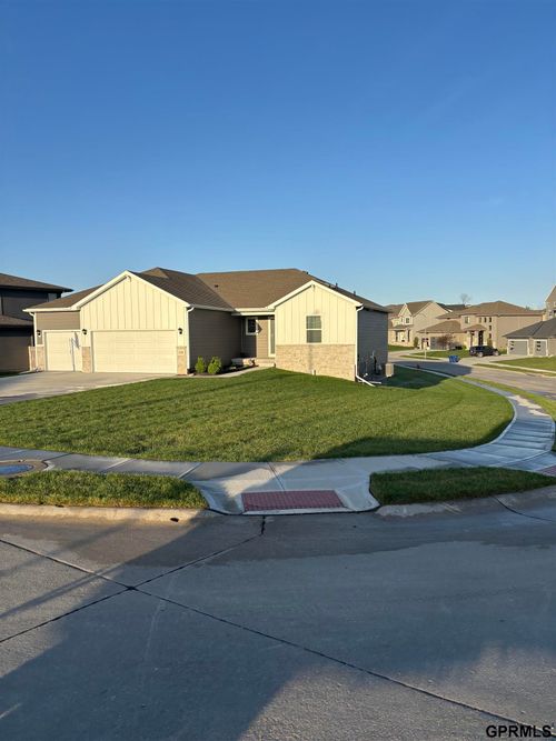 680 N 11th Circle, Springfield, NE, 68059 | Card Image