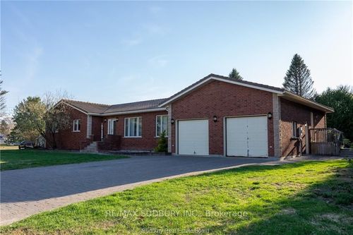 45 Oak St, Dowling, ON, P0M1R0 | Card Image