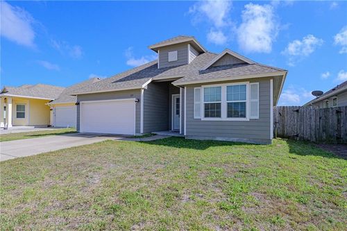 125 Shadow Moss Ln, Rockport, TX, 78382-2002 | Card Image