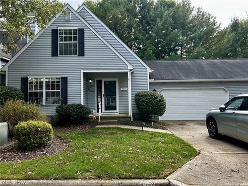 2-3370 Bristol Ln, Cuyahoga Falls, OH, 44223-3348 | Card Image