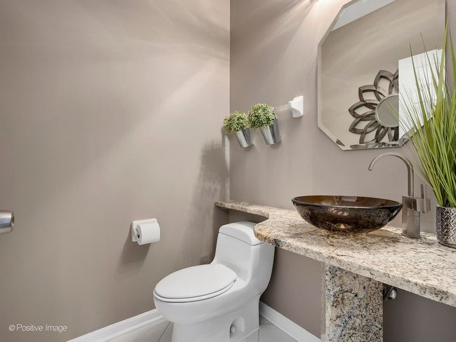 308 Roscommon Ct, Townhouse with 2 bedrooms, 3 bathrooms and 2 parking in Glen Ellyn IL | Image 14