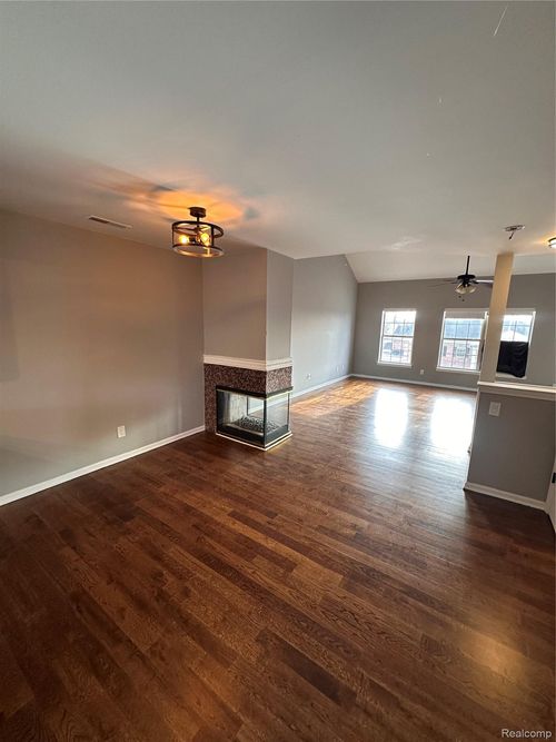 4240 Maple St, Dearborn, MI, 48126-3544 | Card Image