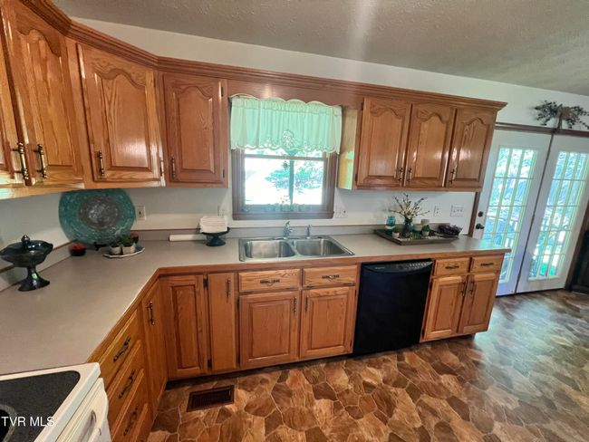 312 Simerly Creek Rd, House other with 4 bedrooms, 2 bathrooms and null parking in Hampton TN | Image 18