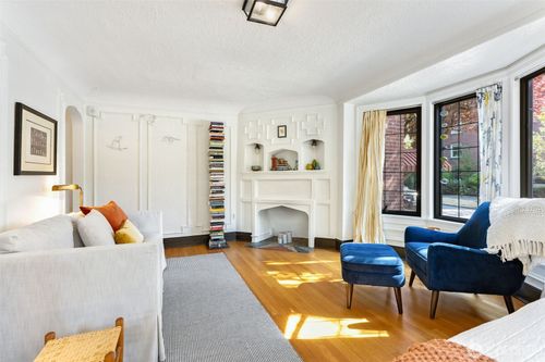 apt-201-1101 17th Ave, Seattle, WA, 98122-4652 | Card Image